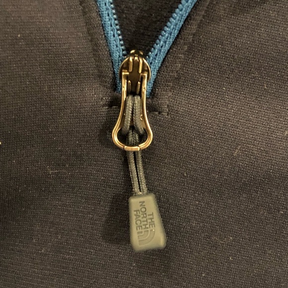 Men’s Blue NorthFace Pullover - Picture 4 of 5